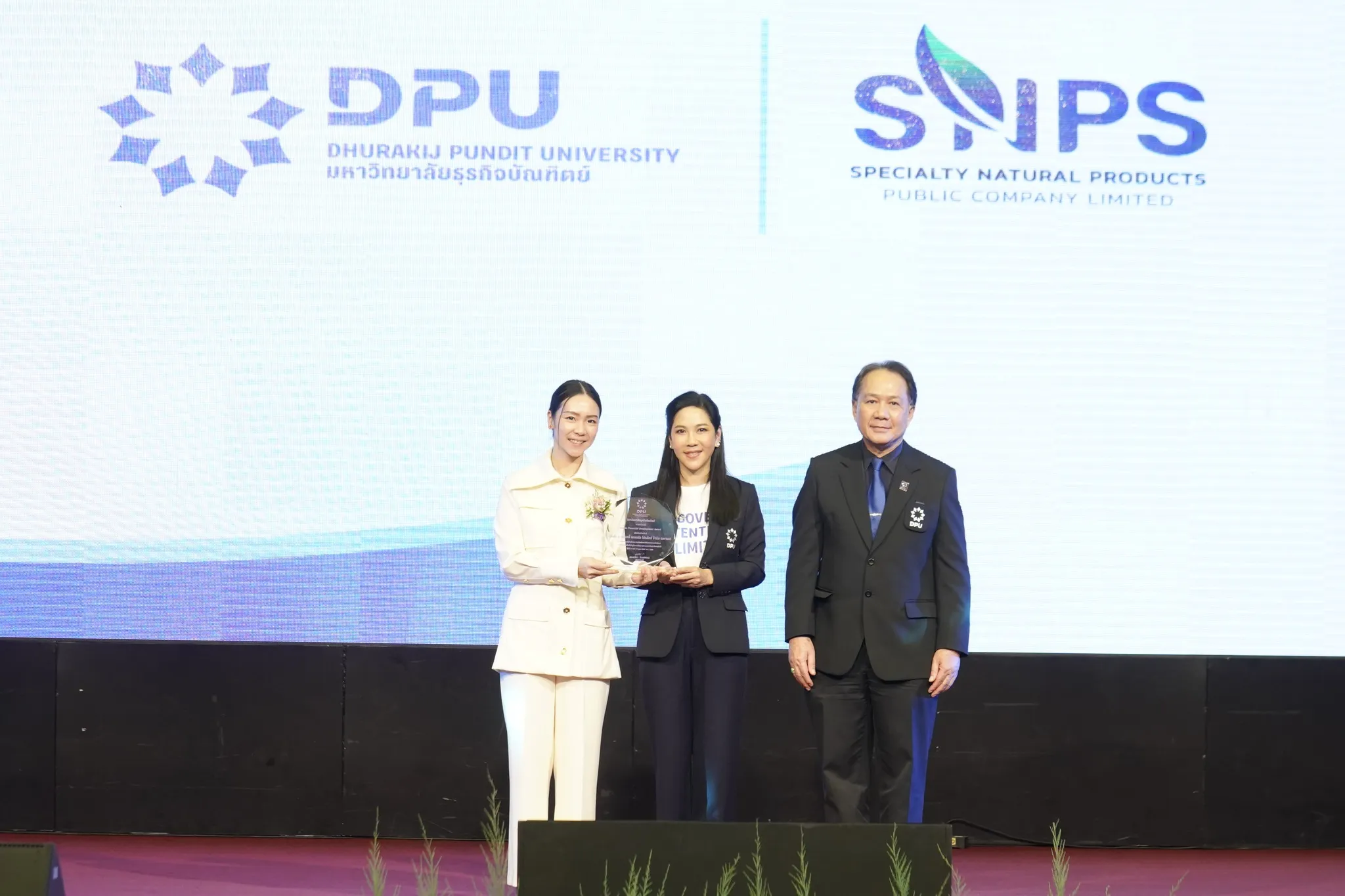 ดร.ธีรญา กฤษฎาพงษ์ ร่วมงาน DPU : The Future of Human Potentialพร้อมรับรางวัล DPU Human Potential Development Award